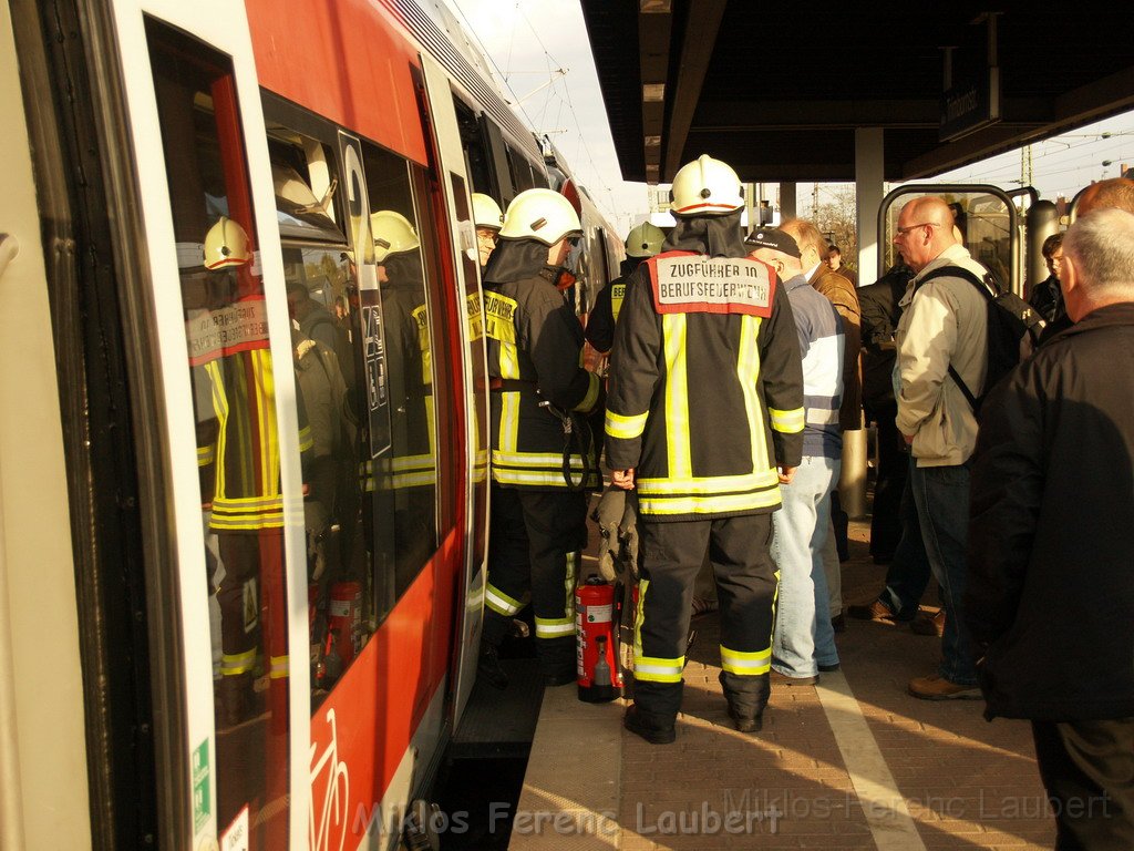Feuer in Toilette des S-Bahn Zug Koeln Kalk Trimbornstr  P09.JPG